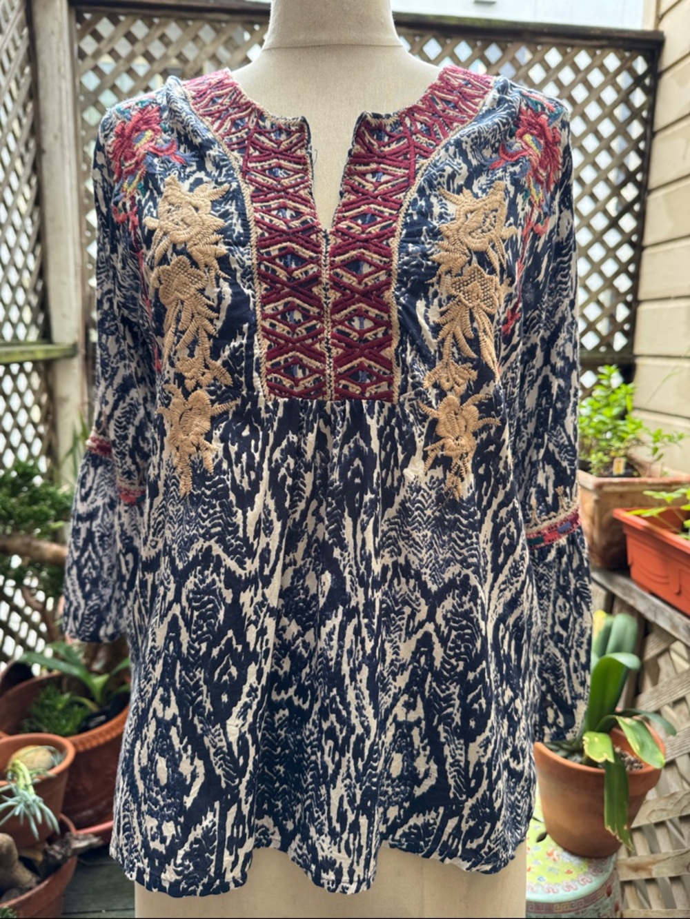 Sigurd Olsen Boho Top. V-Neck. Modal & Embroidery accent. Bell sleeves. Size Sm